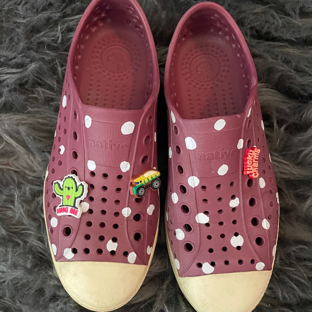 Native Maroon polkadot shoes